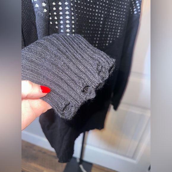 NWT BIBI Size Medium Black and White Fringe Distressed Sweater - Picture 6 of 10